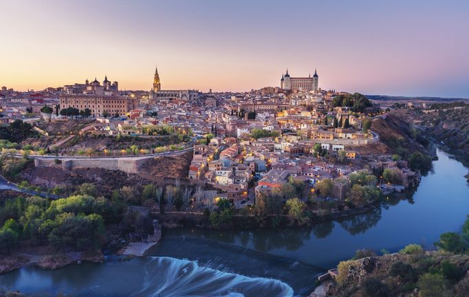 Toledo, Španělsko. Pohled na různé městské aglomerace ve světě.