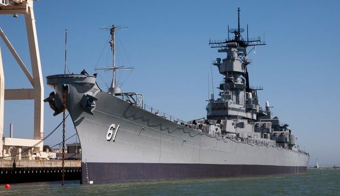 Bitevní loď USS Iowa