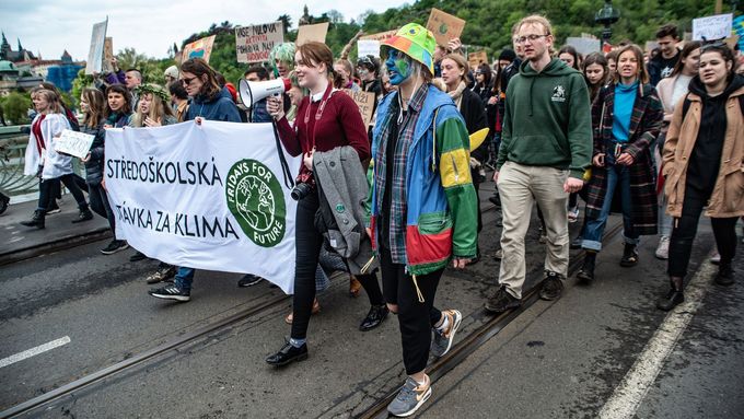 Foto: Studenti demonstrovali proti klimatickým změnám, na další setkání zvou politiky