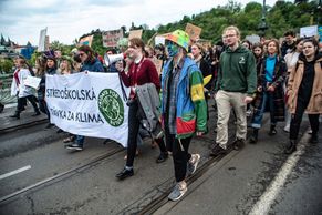 Foto: Studenti demonstrovali proti klimatickým změnám, na další setkání zvou politiky