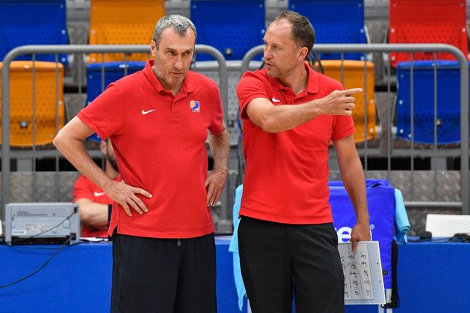 Ronen Ginzburg a Petr Czudek, trenéři basketbalové reprezentace.