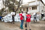 Podle humanitární organizace Červený kříž je kolem 90 procent Beiry těžce poškozeno nebo zcela zničeno.