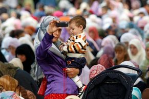 Pro muslimy končí ramadán, měsíc půstu a odříkání