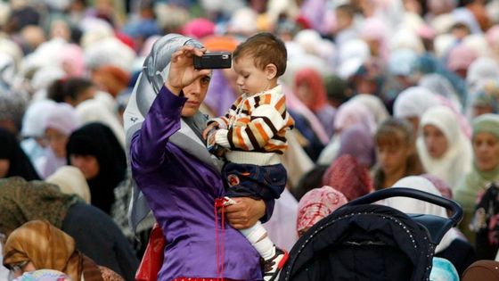 Pro muslimy končí ramadán, měsíc půstu a odříkání