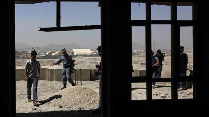Ozbrojenci Tálibánu zaútočili v pondělí na letiště v Kábulu.