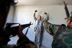 Afghánský policista zastřelil pět britských vojáků