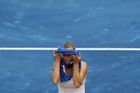 Stalo se to na modré antuce turnaje v Madridu, kde Lucie Hradecká přehrála Kvitovou ve druhém kole 6:4 a 6:3.