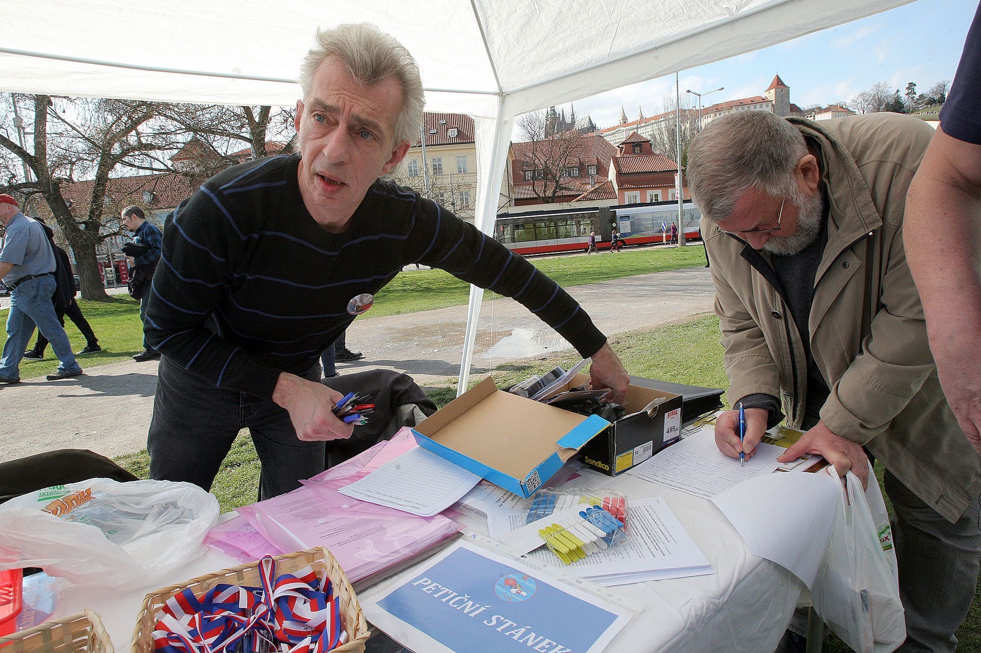 Miroslav Sládek opět na scéně