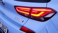 Mezitím jsme měli možnost otestovat Biermannovo první dílo pod křídly Hyundai. Model i30 N se nabízí ve dvou variantách, slabší nabízí 250 koní, silnější má o 25 k více, o palec větší pneumatiky Pirelli namísto Michelinek a také samosvorný diferenciál.