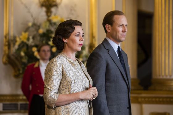 Olivia Colmanová jako královna Alžběta II. a Tobias Menzies v roli prince Philipa.