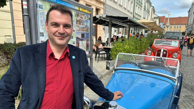 Předseda strany Motoristé sobě by se mohl stát ministrem životního prostředí. I když ekologové protestují, Petru Macinkovi žádné větší překážky v cestě do čela resortu nestojí.