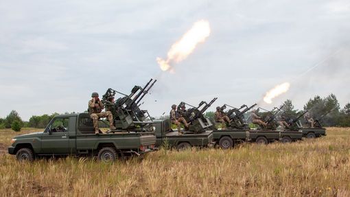 Ukrajinská armáda zveřejnila záběry, na kterých předvádí nasazení mobilních systémů protivzdušné obrany Viktor české výroby.