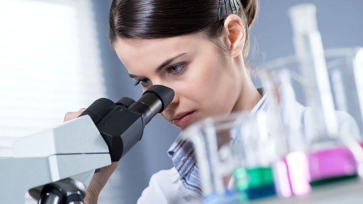 Bioložka, učitelka latiny, geofyzička. Česko už přijalo desítky akademiček z Ukrajiny; Zdroj foto: Thinkstock
