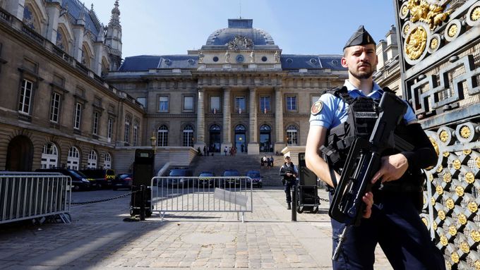 Ve Francii začne soud s útočníky obviněnými z teroristických útoků v Paříži v roce 2015.