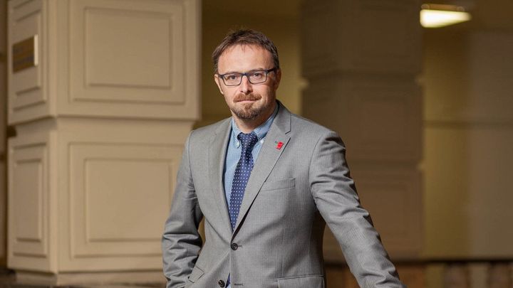 Na Babišův návrh vláda na pozici superúředníka jmenovala Petra Hůrku