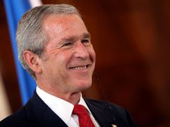 Americký prezident George Bush přišel na tiskovou konferenci v dobré náladě.