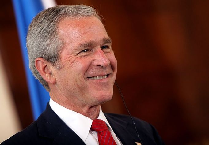 Americký prezident George Bush přišel na tiskovou konferenci v dobré náladě.