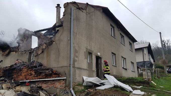 Následky výbuchu v domě na Vsetínsku.
