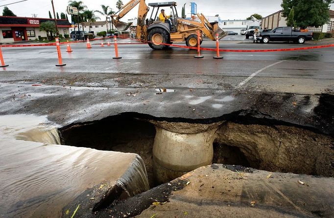 Orange County News - October 6, 2010 Oct. 6, 2010 - Anaheim.The Three Left Lanes Of The Freeway Have Been Blocked Off To Traffic Near State College Boulevard, Said California Highway Patrol Officer Denise Quesada - At about 10:30 a.m., Anaheim firefighters responded to a report of a sinkhole growing at the intersection of Easy Way and Katella Avenue. As the arrived a second sinkhole began to develop a few blocks to the west past Nutwood Street on Katella.