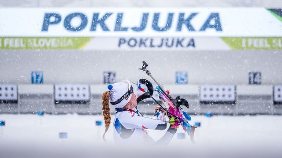 Marný útok na desítku i varování před medvědy. Biatlonistům začal světový šampionát