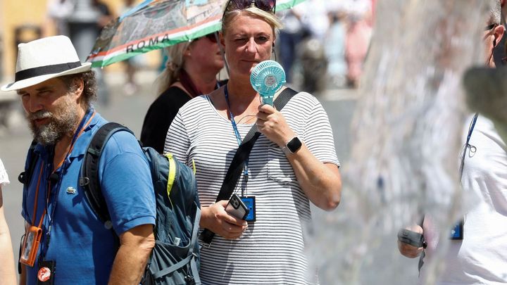 Tropické teploty vydrží i tento týden, objeví se ojedinělé přeháňky a bouřky
