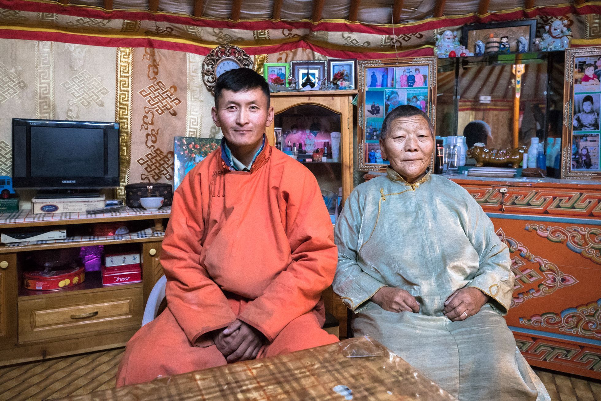 Mongolsko, mongolové, pastevci, pastevec, jurta, kůň, koně, poušť Gobi
