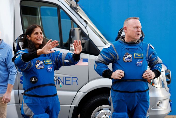 Astronauti NASA Barry "Butch" Wilmore a Sunita "Suni" Williamsová uvízli na ISS po problému s lodí Starliner od Boeingu.