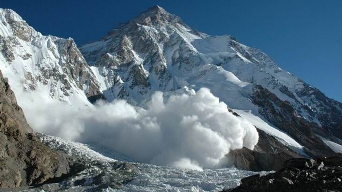 Čeští horolezci měli na K2 o dobrodružství postaráno. V základním táboře je například těsně minula lavina,