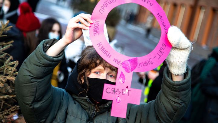 Putinovo Rusko je živá mrtvola. Feministky tepou do Kremlu a burcují proti válce; Zdroj foto: Shutterstock