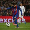LM, Barcelona- Paris St Germain: Lionel Messi dává z penalty gól na 3:0
