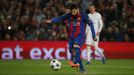 LM, Barcelona- Paris St Germain: Lionel Messi dává z penalty gól na 3:0