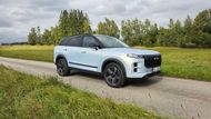 Zčásti za to může atraktivní design. Ačkoliv z některých úhlů SUV trochu připomíná Range Rover, působí i tak sympaticky a dostatečně originálně.