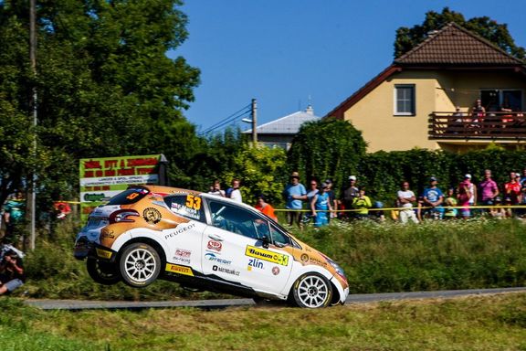 Filip Mareš v Peugeotu 208 R2 na Barum Rallye 2016, o tři a půl roku později bude absolvent Autoklub Rallye Talentu debutovat ve voze třídy R5 v soutěži MS.