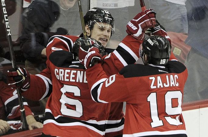 Devils - Flyers, 3. zápas Stanley Cup (Ponikarovkij, Green, Zajac, radost)