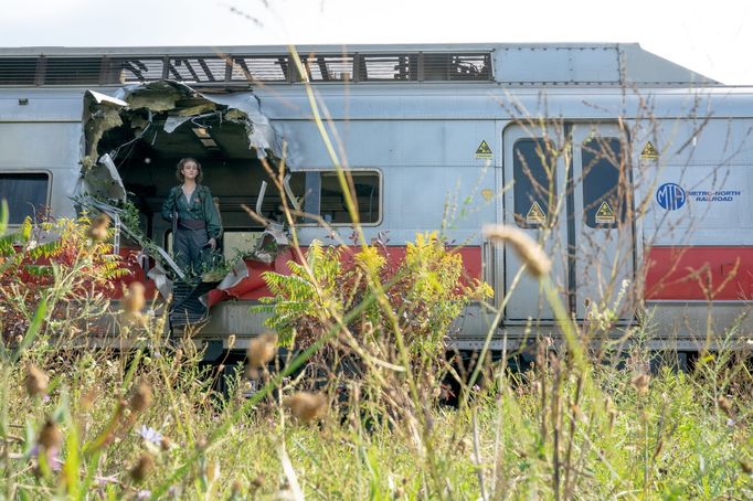 Millicent Simmondsová jako Regan.