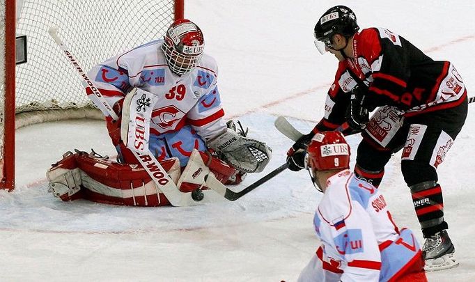 Spengler Cup: Dominik Hašek vs Yanick Lehoux