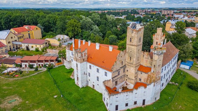 V blízkosti města Břeclav našli archeologové při výzkumu část římské osady z 2. století. Na ilustračním snímku zámek Břeclav.