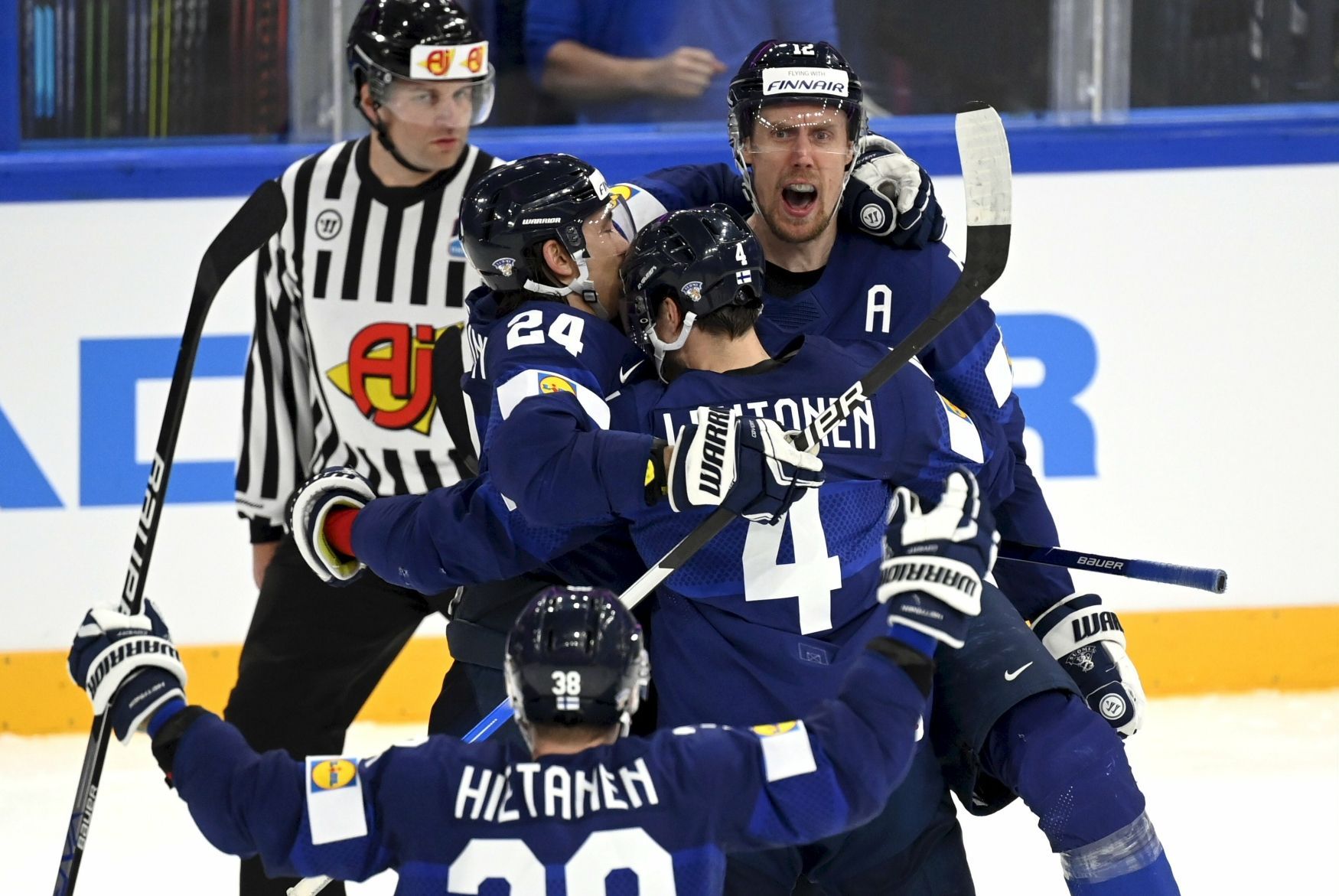 Finové slaví gól ve čtvrtfinále MS 2022 Slovensko - Finsko