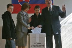 Slovensko dovolilo prezidenta, čeká se na výsledky