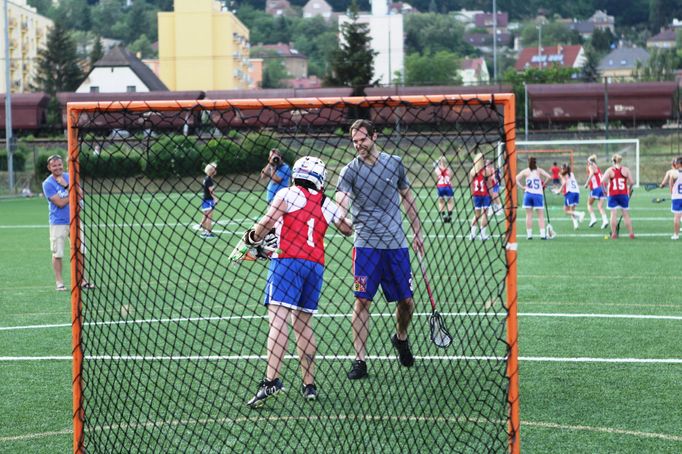 Petr Čech s českou lakrosovou reprezentací žen