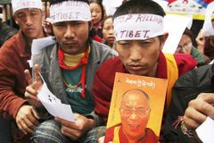 Našli jsme zbraně v tibetském chrámu, tvrdí Čína
