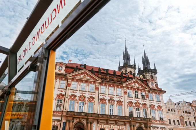 Praha viděná z Hop On busu: krásné památky, Kafka, pivo, rum i sexshopy