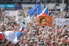 Léto bez demonstrací. Babiš může nabrat nové síly, je znepokojený, říká politoložka