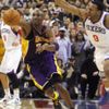 Kobe Bryant a Andre Iguodala (LA Lakers - Philadelphia)