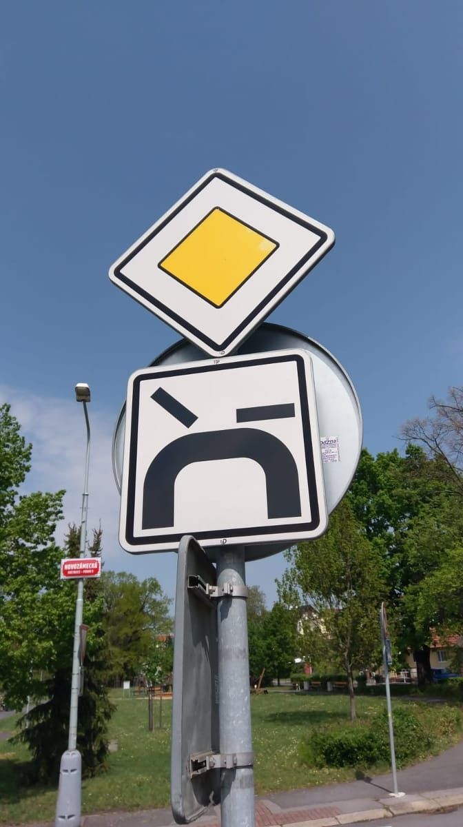 Naštvaná cedule.
