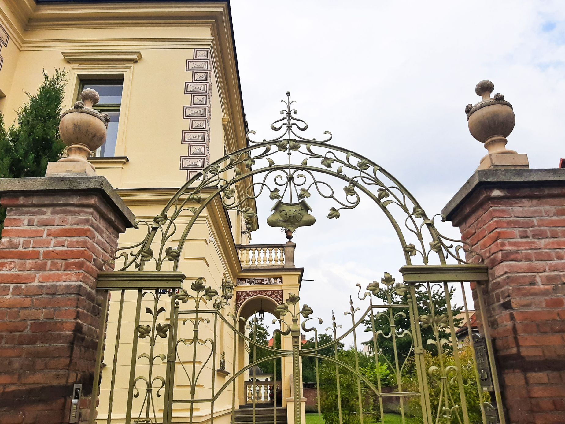 Hradec Králové, Orlické nábřeží, vily