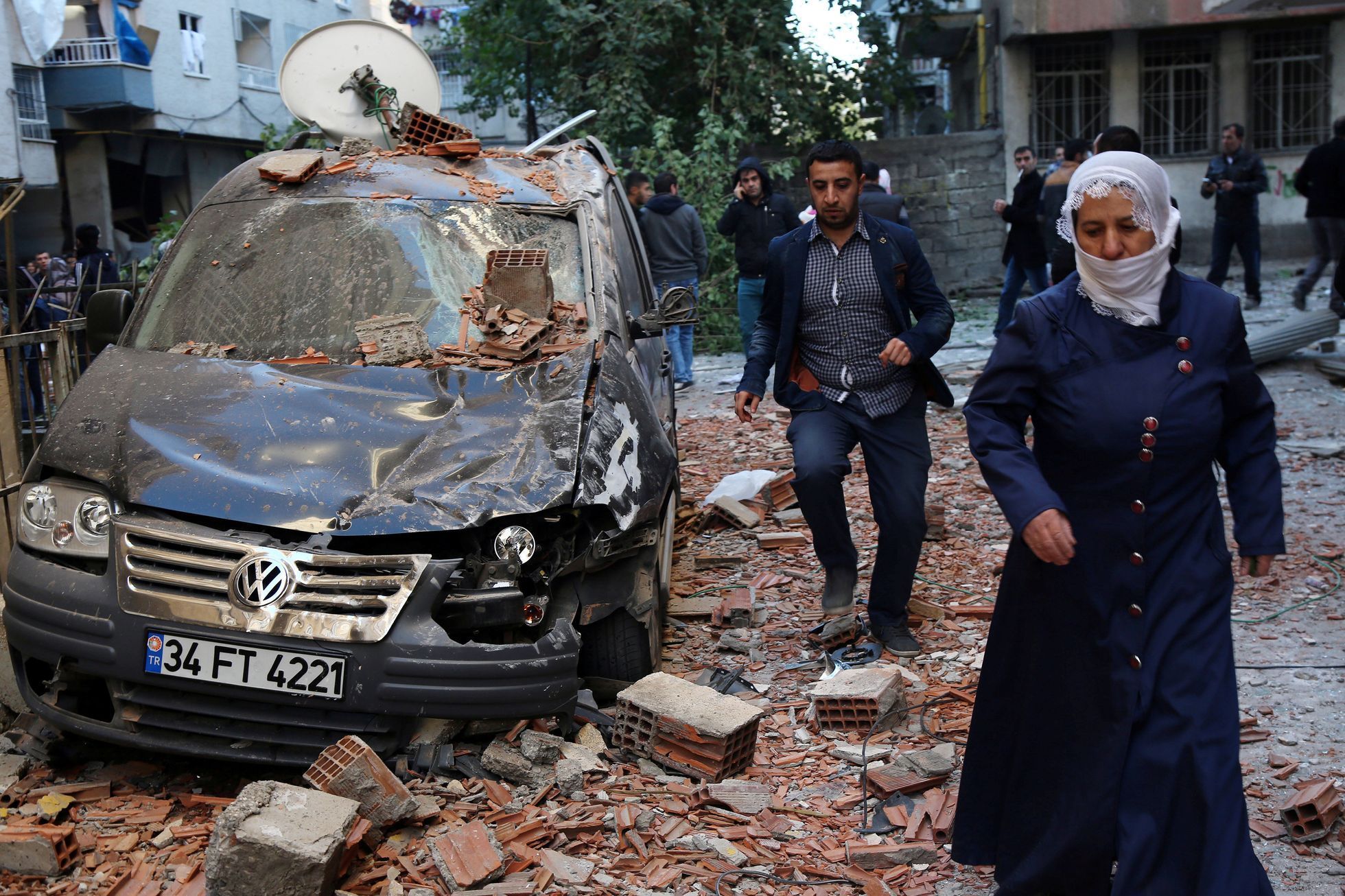 Turecko - výbuch auta u policejnís tanice zabil 8 lidí