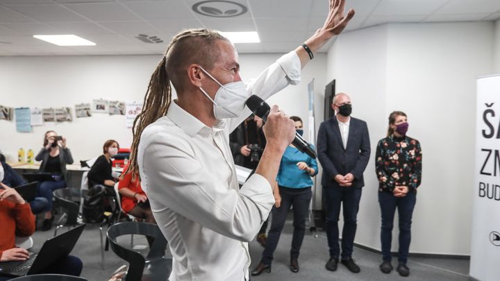 Spojování opozice: Piráti si odhlasovali vyjednávání se STAN o volební koalici