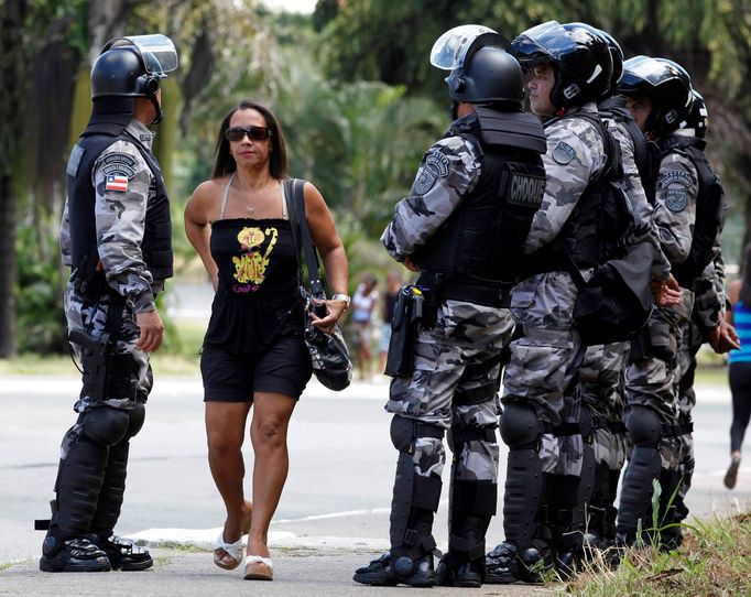 Manévry před zápasem Brazílie - Itálie na Poháru FIFA (Salvador)