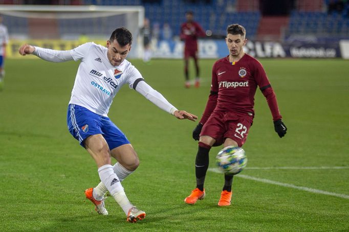 20. kolo Fortuna:Ligy, FC Baník Ostrava - AC Sparta Praha: Rudolf Reiter a Srdjan Plavšič (vpravo).